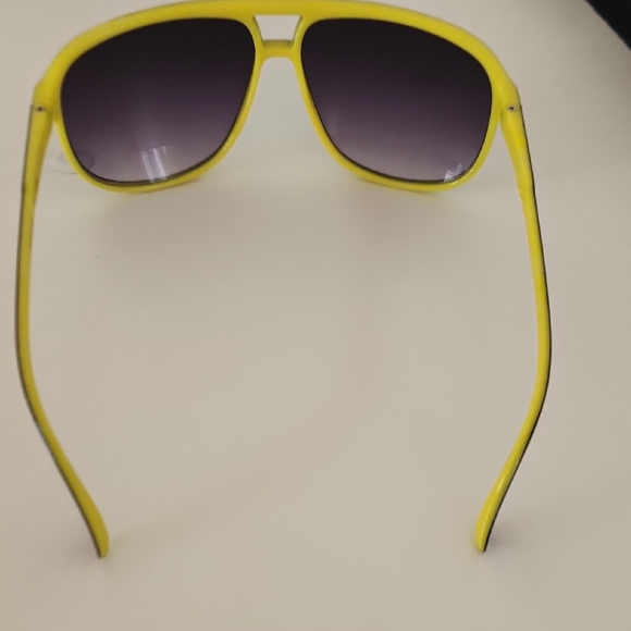 Stylish Black and Yellow Sunglasses - Picture 7 of 11